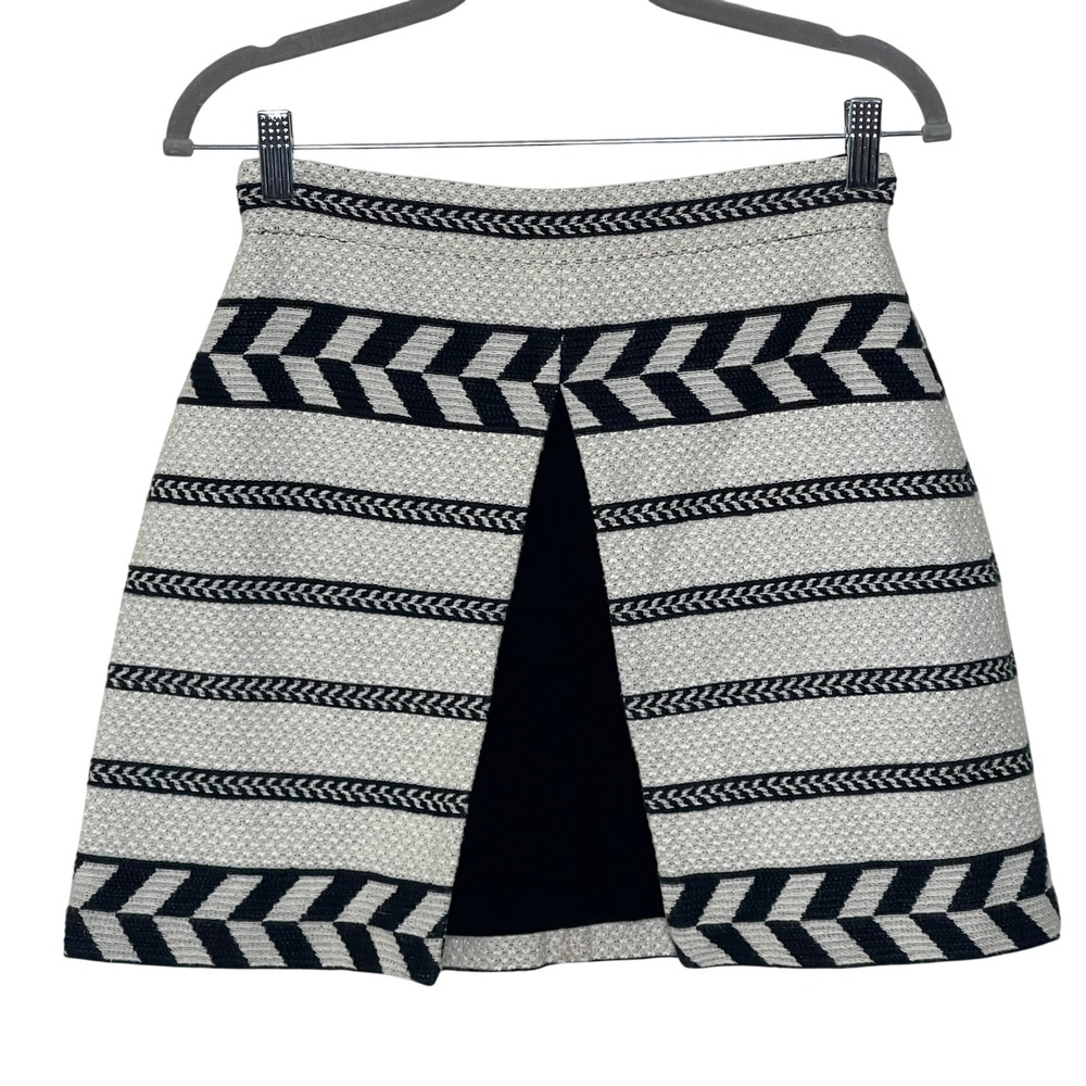 Alice + Olivia Black White Chevron Inverted Pleat Mini Skirt  Size 6